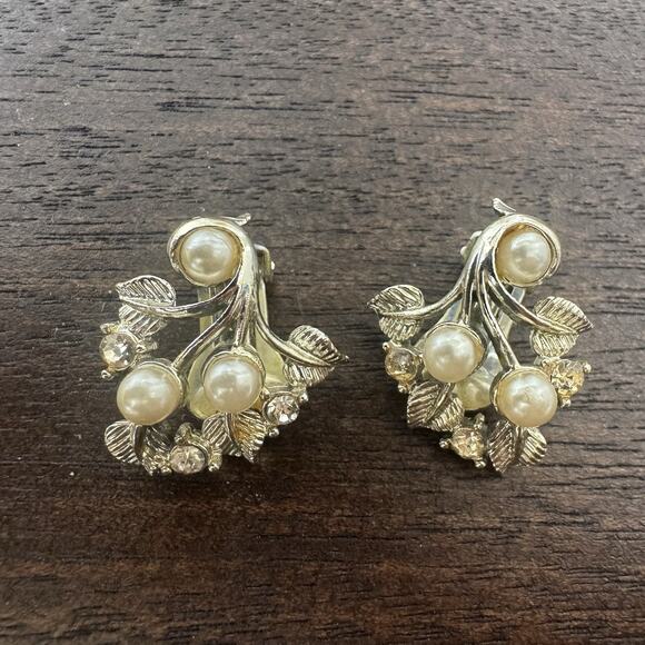 Vintage Clip On Earrings Costume Silver Tone Rhinestones Faux Pearl - Picture 5 of 11